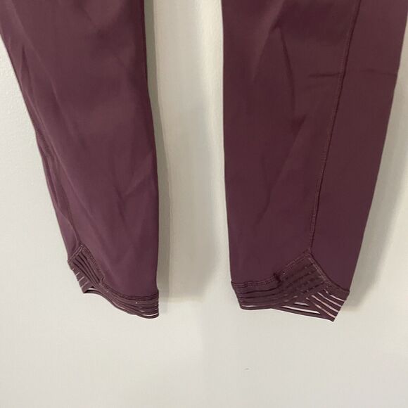 Lululemon Size 8 Purple Find Focus Mesh 7/8 Length Leggings Workout Athletic - Picture 6 of 8